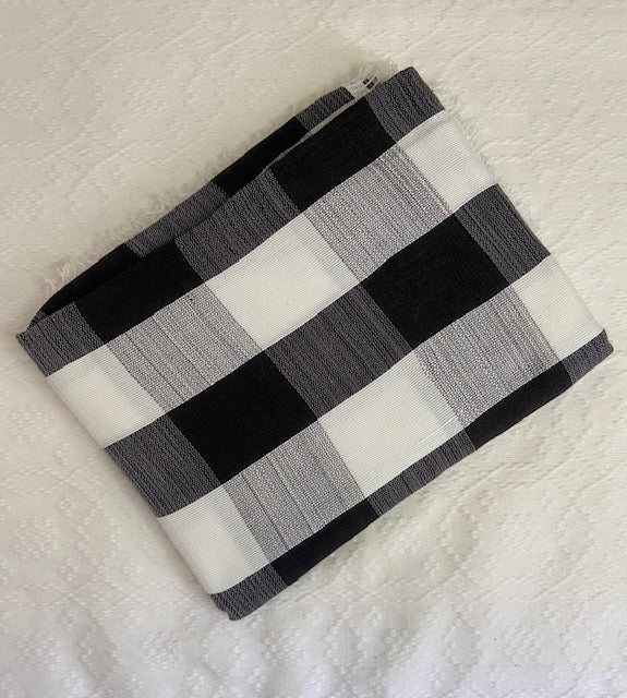 Checkered Wasig Throw Blanket in Black