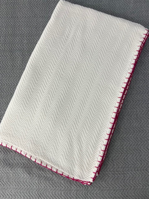 Trambia Blanket with Handsewn Edges (White/Fuchsia)