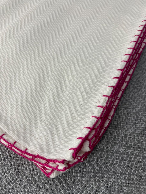 Trambia Blanket with Handsewn Edges (White/Fuchsia)