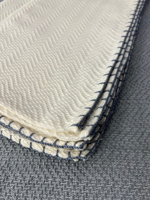 Trambia Blanket with Handsewn Edges (Cream/Blue Gray)