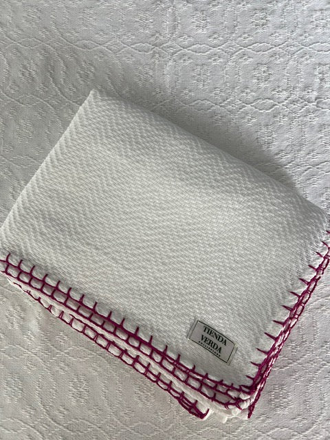 Trambia Blanket with Crocheted Edges (White/Magenta)