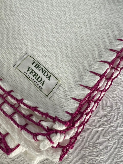 Trambia Blanket with Crocheted Edges (White/Magenta)