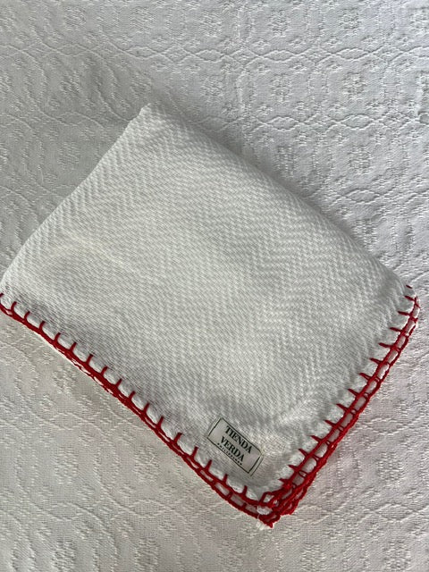 Trambia Blanket with Crocheted Edges (White/Red)